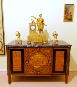 Commode with marquetry, unidentified, view 2 - Museo Nacional de Artes Decorativas - Madrid, Spain - DSC08384