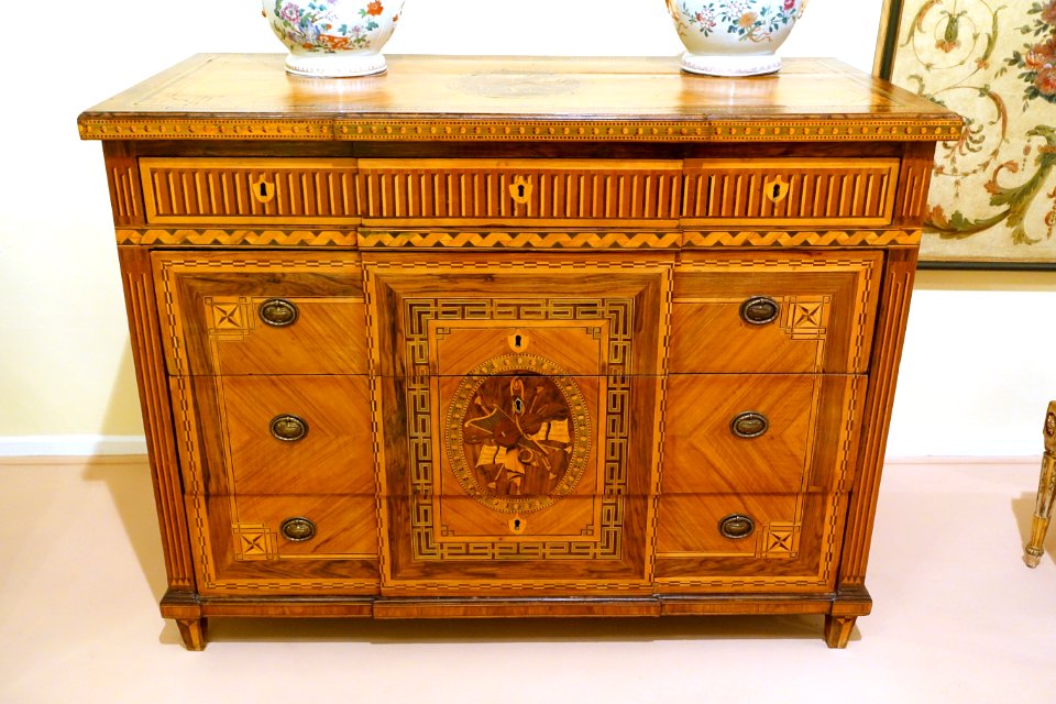Commode, Italy or Spain, 1790 AD, veneered pine - Museo Nacional de Artes Decorativas - Madrid, Spain - DSC08412