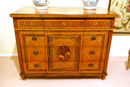 Commode, Italy or Spain, 1790 AD, veneered pine - Museo Nacional de Artes Decorativas - Madrid, Spain - DSC08412