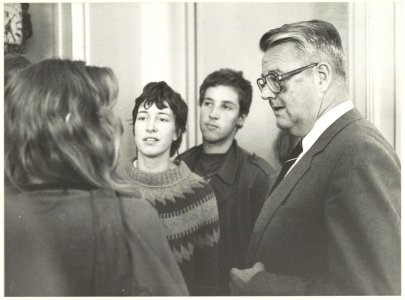 Commisaris der Koningin, Drs.R.J. de Wit in gesprek met betogers Anti Kernenergie in zijn kamer in het Provinciehuis. NL-HlmNHA 54020957