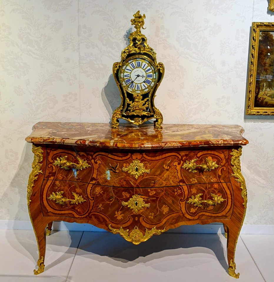 Commode, Jean-Pierre Latz, c. 1754, wood veneer, marquetry, gilt bronze, marble, with bracket clock by Charles Le Roy, 1700s - Montreal Museum of Fine Arts - Montreal, Canada - DSC09465