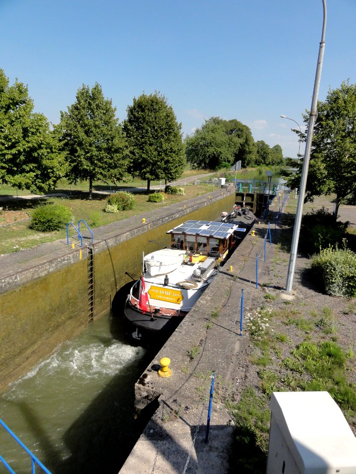 Commercy (Meuse) Canal de l'Est écluse (01)