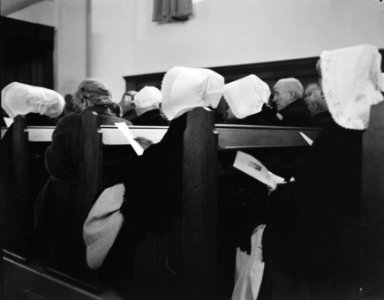 Commissaris der Koningin van Zeeland onthult watersnoodbeeld te Kruiningen, Bestanddeelnr 908-2893