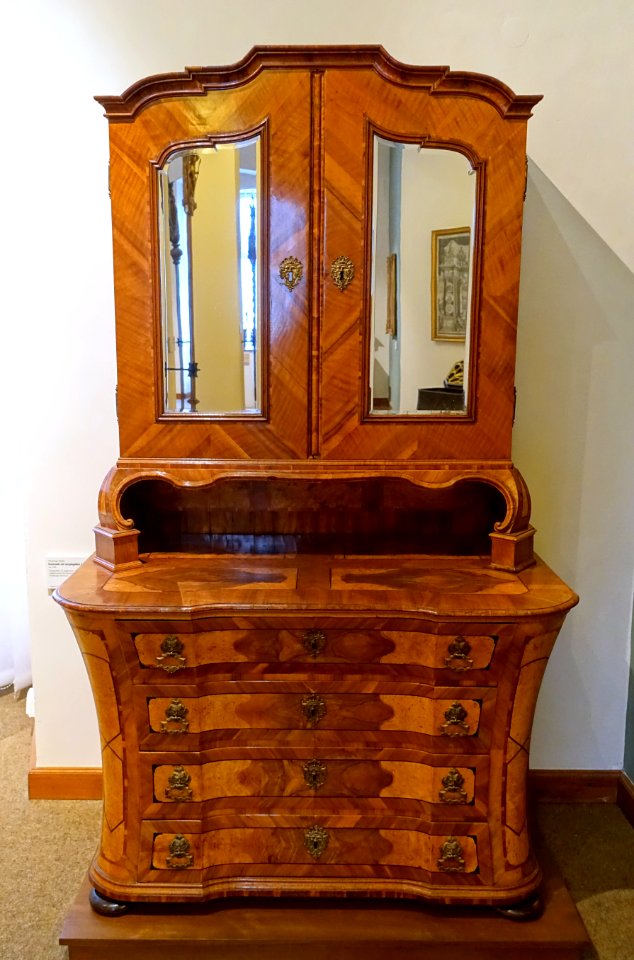 Commode with mirrored cabinet, Wurzburg, c. 1740 - Mainfränkisches Museum - Würzburg, Germany - DSC04968