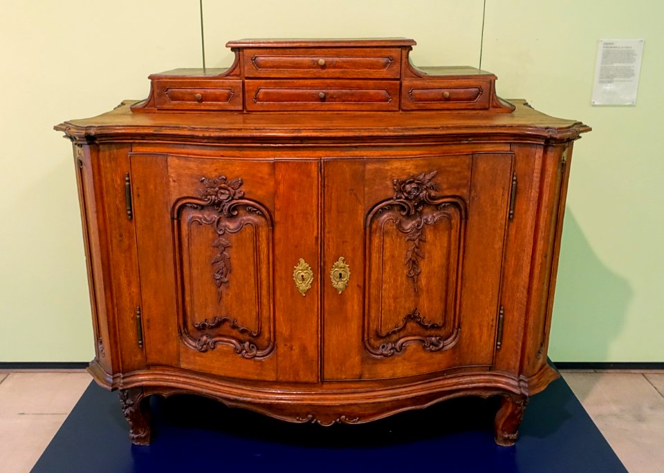 Commode, perhaps Aachen Nordeifel, c. 1760-1770, spruce, oak, brass - Germanisches Nationalmuseum - Nuremberg, Germany - DSC02557
