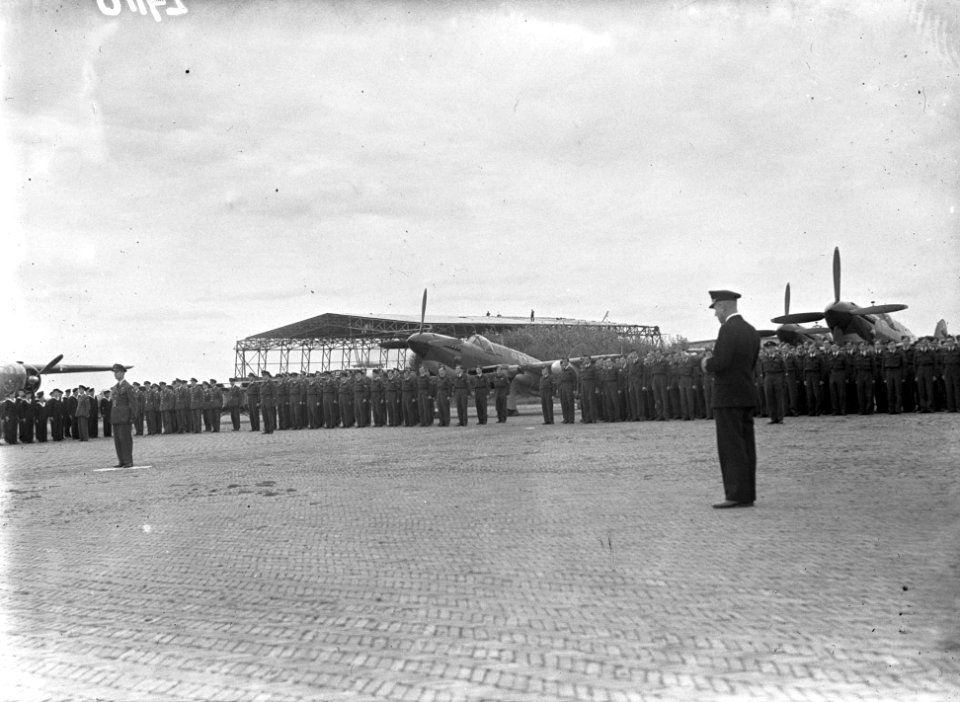 Commando-overdracht vliegveld Valkenburg, Bestanddeelnr 902-4110