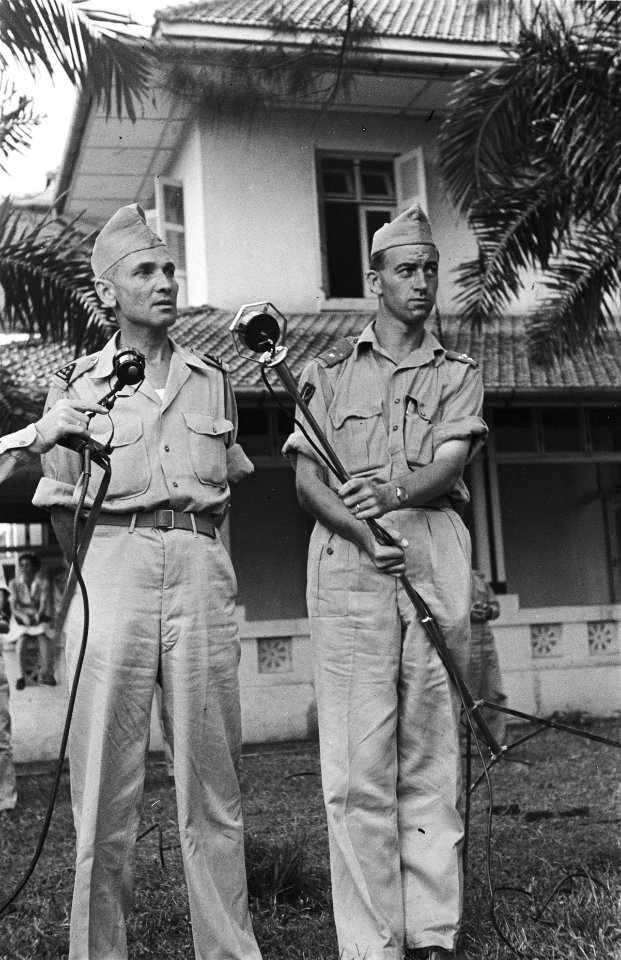 Commandant van de T-Brigade, kolonel DRA van Langen aan het woord na de hardl, Bestanddeelnr 179-6-4