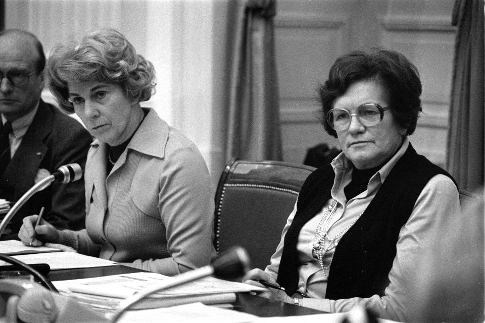 Commissie-vergadering over het media-beleid, Min Gardeniers en voorzitter mw Co, Bestanddeelnr 931-1936