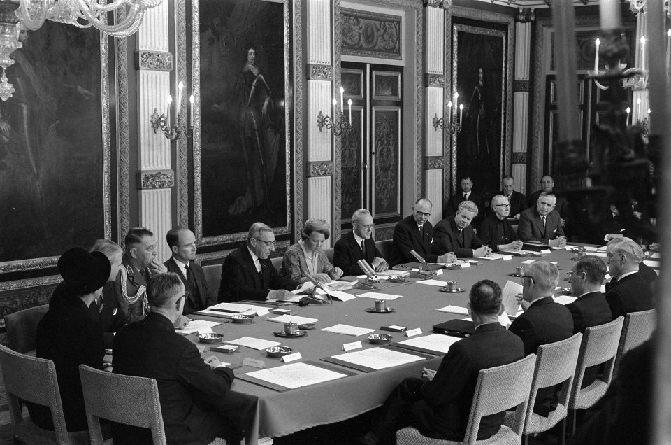 Comite Nationale Herdenking 1813-1963 . Overzicht van de installatie aan linkerk, Bestanddeelnr 914-8484