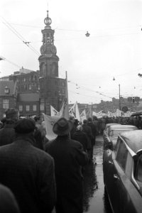 Comite 1961 van de Vrede organiseert anti-atoombommars te Amsterdam. Overzicht v, Bestanddeelnr 912-2987