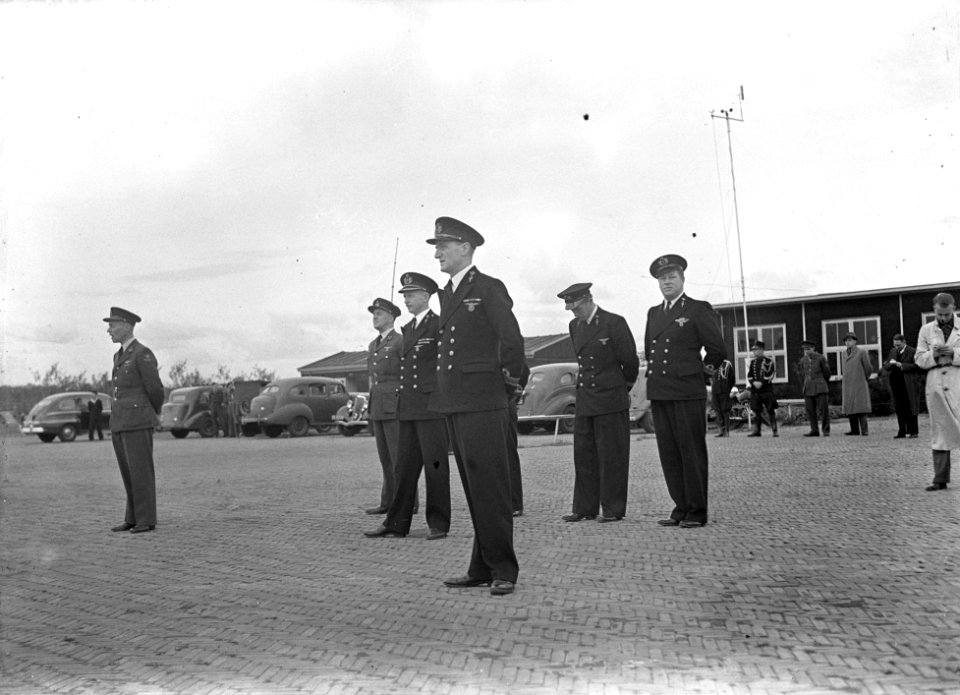 Commando-overdracht vliegveld Valkenburg, Bestanddeelnr 902-4115