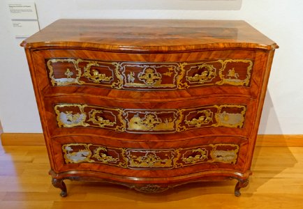 Commode, Franconia, mid 1700s - Mainfränkisches Museum - Würzburg, Germany - DSC04604