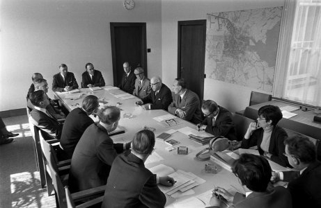 Commissie Volkshuisvesting ingesteld door burgemeester Samkalden . Burgemeester , Bestanddeelnr 921-3121