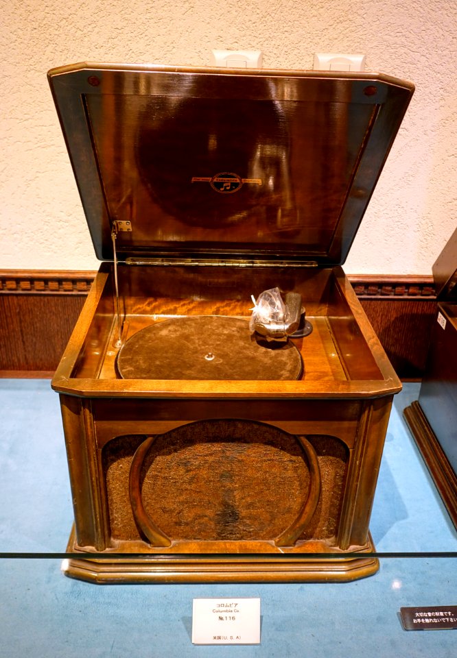 Columbia Grafonola No. 116, Columbia Co., USA, undated - Kanazawa Phonograph Museum - Kanazawa, Japan - DSC01050