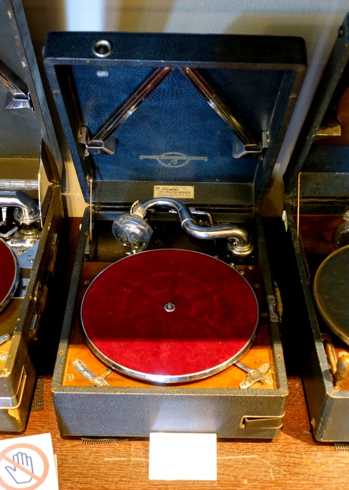 Columbia Grafonola No. G-207 A, undated - Kanazawa Phonograph Museum - Kanazawa, Japan - DSC00870