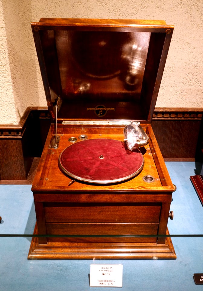 Columbia Grafonola No. 114, Columbia Co., USA, 1930 - Kanazawa Phonograph Museum - Kanazawa, Japan - DSC01043