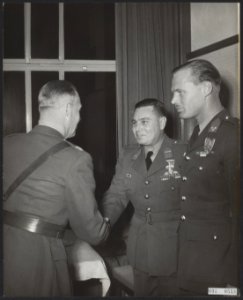 Commandant van de Korea-vrijwilligers gearriveerd, Bestanddeelnr 093-0558