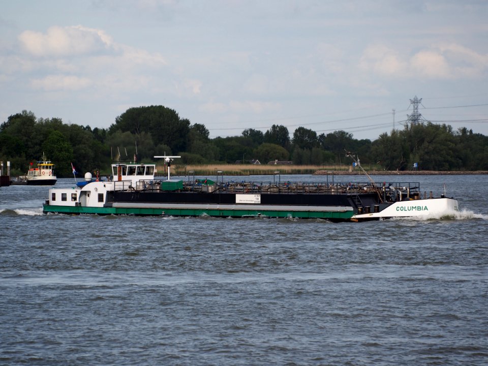 Columbia - ENI 02313000 on the Nieuwe Maas river, pic2