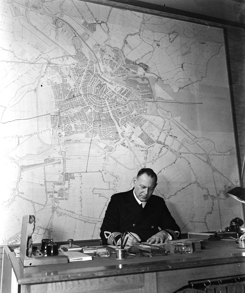 Commandant van de Amsterdamse brandweer J.B. Schuitemaker, in dienst van 1941 t, Bestanddeelnr 901-4315