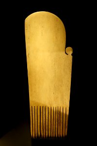 Comb, Maori people, whalebone, collected during James Cook's second circumnavigation 1772-75 by Anders Sparrman - Etnografiska museet - Stockholm, Sweden - DSC00816