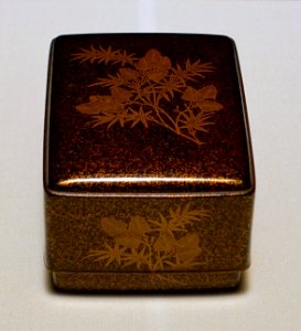 Comb box with pine and bamboo branches design, Muromachi period, 1400s AD, maki-e lacquer - Tokyo National Museum - Ueno Park, Tokyo, Japan - DSC08715
