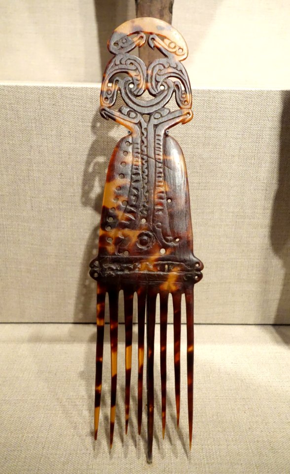 Comb, Southern Massim, Louisiade Archipelago, 19th-20th century, sea turtle shell - De Young Museum - DSC01161