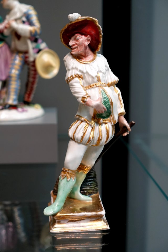 Comedian, probably the Captain, Meissen Porcelain Factory, c. 1720-1725, hard-paste porcelain - Wadsworth Atheneum - Hartford, CT - DSC05323