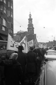 Comite 1961 van de Vrede organiseert anti-atoombommars te Amsterdam, Bestanddeelnr 912-2986