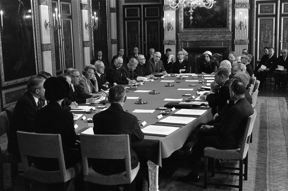 Comite Nationale Herdenking 1813-1963 . Overzicht van de installatie aan linkerk, Bestanddeelnr 914-8479