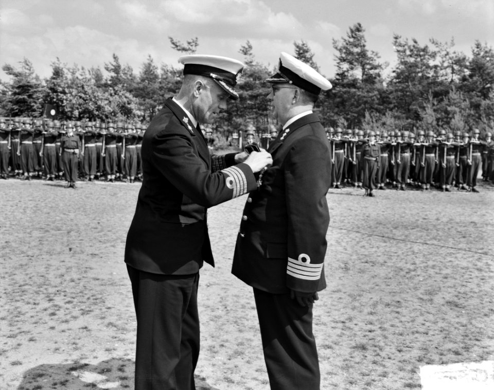 Commando-overdracht Deelen Kapitein ter Zee G. van der Tok, Bestanddeelnr 904-6797