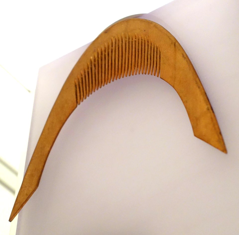 Comb, Hmong, Lai Chau, 2000, wood - Vietnamese Women's Museum - Hanoi, Vietnam - DSC03980