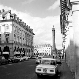 Colonne Vendôme, de triomfzuil op het Place Vendôme, gezien vanuit de Rue de la , Bestanddeelnr 254-0317