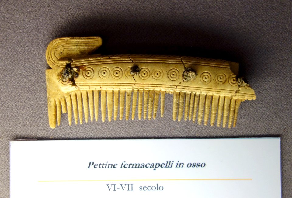 Comb, 6th-7th century, bone - Museo Diocesano (Genoa)- DSC01299
