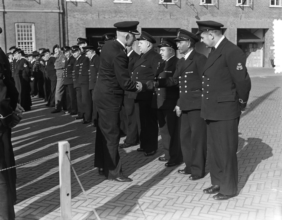 Commando-overdracht Marine Kazerne Den Haag, Bestanddeelnr 904-7979