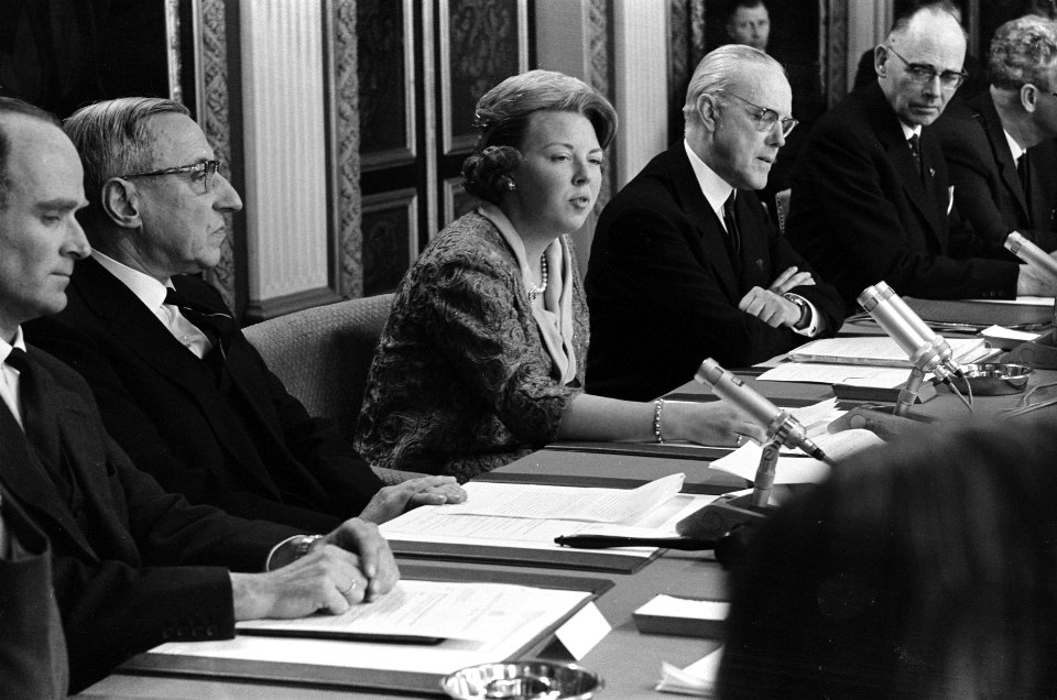 Comite Nationale Herdenking 1813-1963 geinstalleerd in de Treveszaal te Den Haag, Bestanddeelnr 914-8478