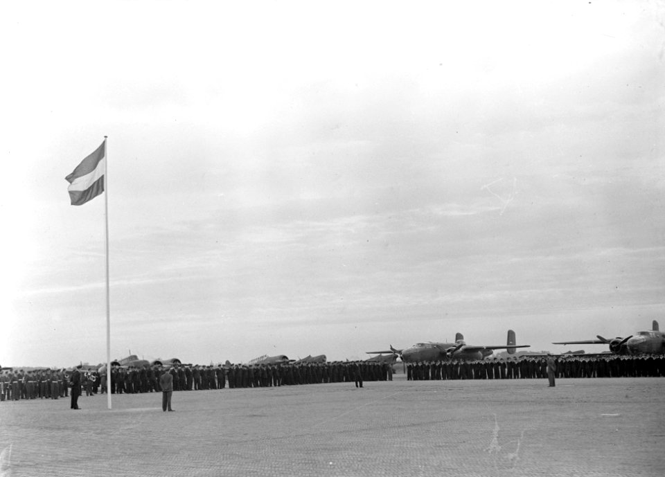 Commando-overdracht vliegveld Valkenburg, Bestanddeelnr 902-4114