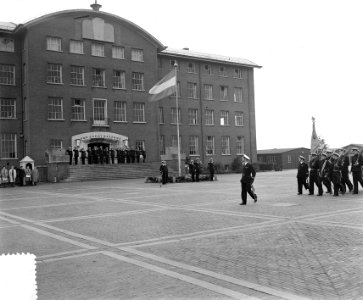 Commando-overdracht Mariniers in de Van Ghent kazerne te Rotterdam tussen genera, Bestanddeelnr 906-7383