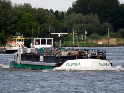 Columbia - ENI 02313000 on the Nieuwe Maas river, pic1