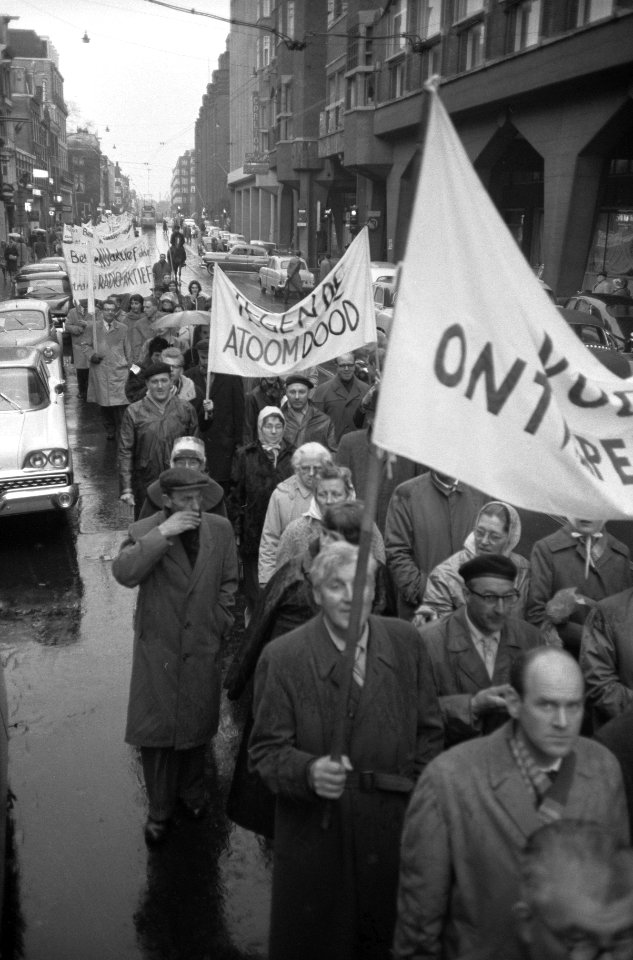 Comite 1961 van de Vrede organiseert anti-atoombommars te Amsterdam Overzicht v, Bestanddeelnr 912-2992