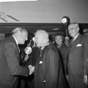 Commandeurschap voor Dr. Tilanus rechts Toxopeus, Bestanddeelnr 914-1395