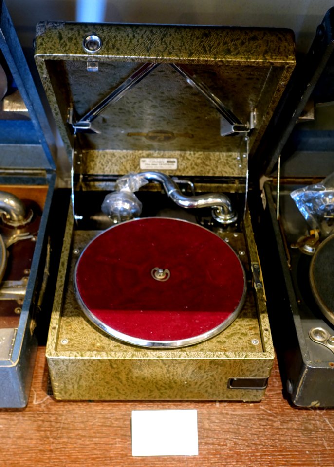 Columbia Grafonola No. G-209, undated - Kanazawa Phonograph Museum - Kanazawa, Japan - DSC00868