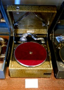 Columbia Grafonola No. G-209, undated - Kanazawa Phonograph Museum - Kanazawa, Japan - DSC00868