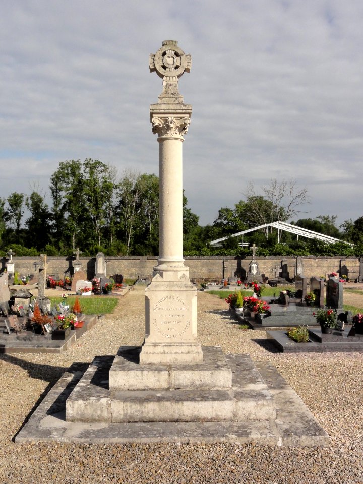 Combles-en-Barrois (Meuse) croix de cimetière