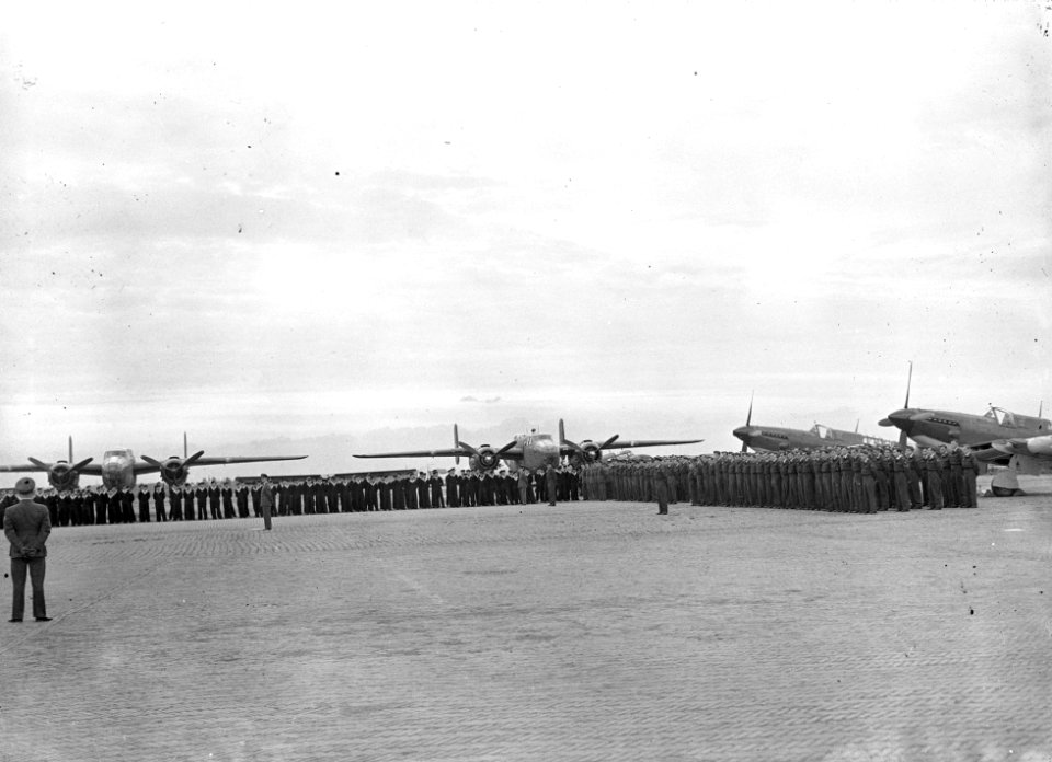 Commando-overdracht vliegveld Valkenburg, Bestanddeelnr 902-4112