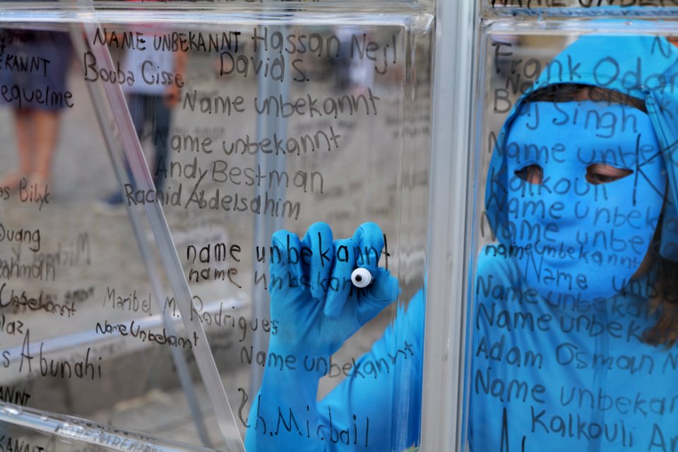 Coloured Rain protest glass house Berlin Platz des 18 März 2020-07-18 15