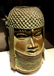 Commemorative head of an oba (king), Edo people, Benin Kingdom, Nigeria, 1700s, copper alloy - National Museum of Natural History, United States - DSC00421