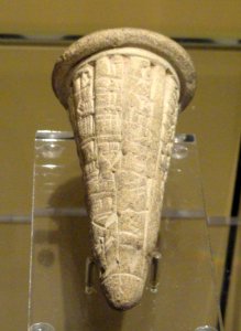 Commemorative text of Gudea for the temple of Ningirsu, Tello (ancient Girsu), Sumeria, c. 2100 BC - Royal Ontario Museum - DSC09710