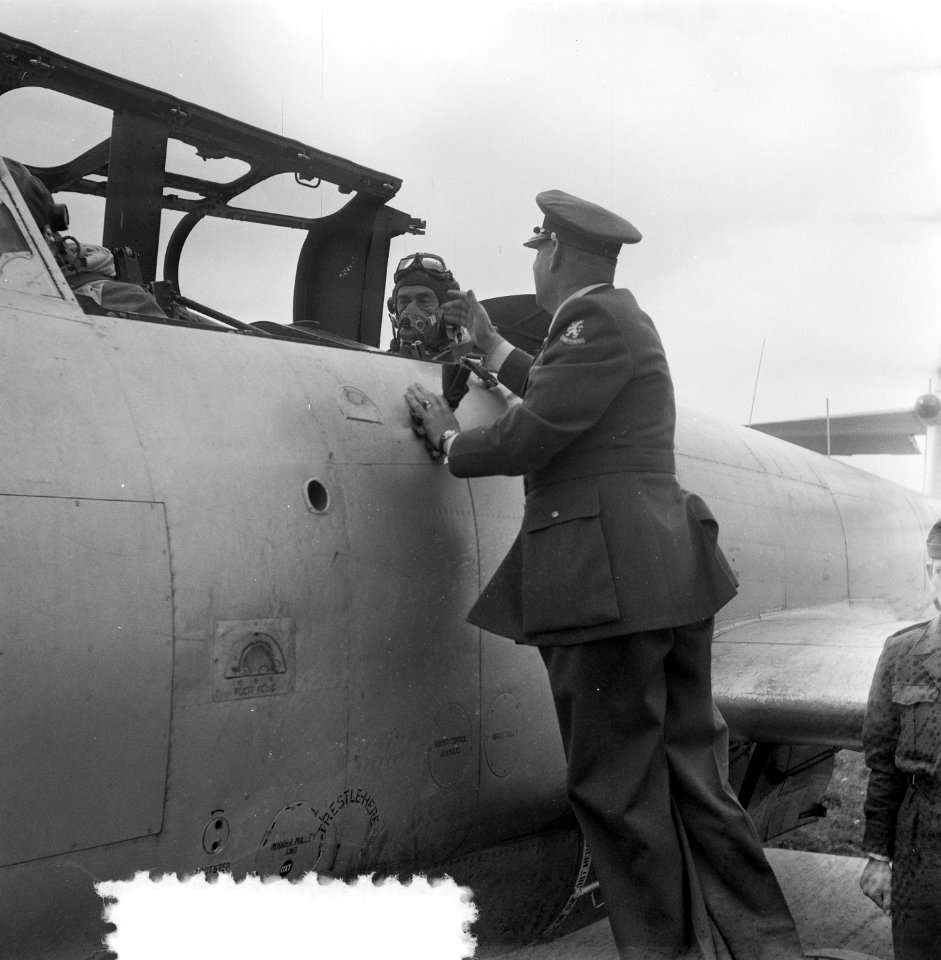 Commando-overdracht luitenant-generaal Aler aan luitenant-generaal Anton Baretta, Bestanddeelnr 906-0006