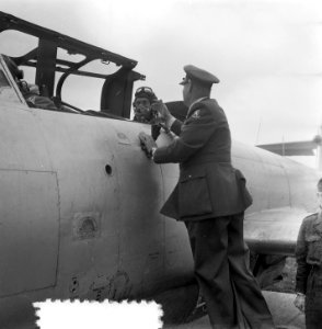 Commando-overdracht luitenant-generaal Aler aan luitenant-generaal Anton Baretta, Bestanddeelnr 906-0006