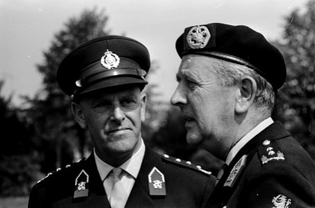 Commando-overdracht K.M.A. te Breda. De nieuwe gouverneur luitenant-generaal A.V, Bestanddeelnr 916-6805